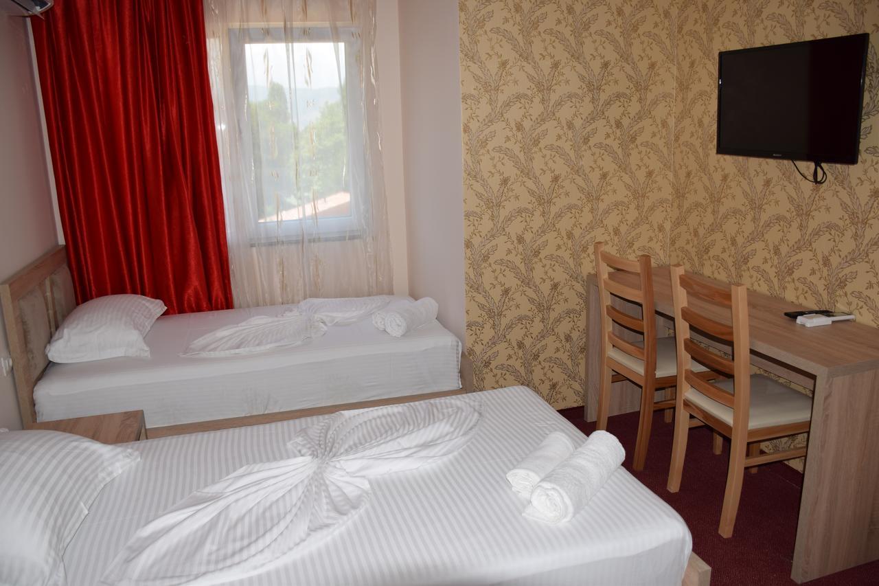 Hotel Pogradeci 2 Tushemisht Esterno foto