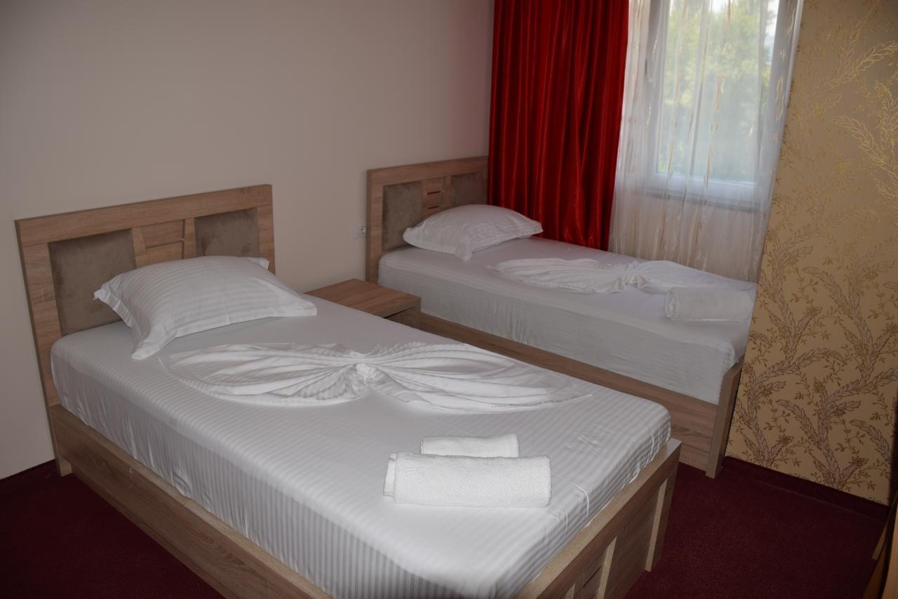 Hotel Pogradeci 2 Tushemisht Esterno foto